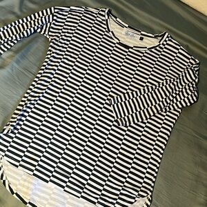 Ava Sky 3/4 sleeve jersey material geometric top size small